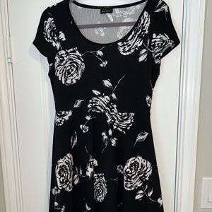 Black and white babydoll dress size M